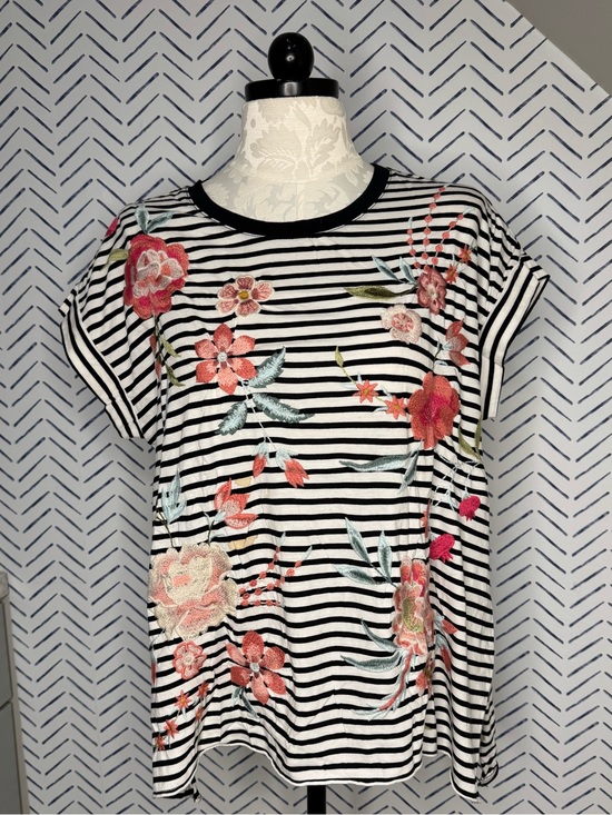 Johnny Was Tops - Johnny Was Los Angeles Joya Relaxed striped Floral Embroidered Tee medium